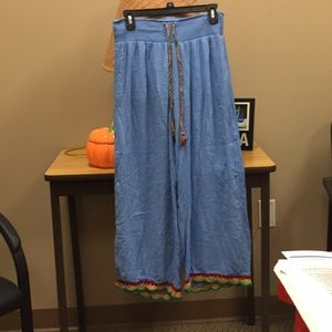 Colorful crochet trim pants